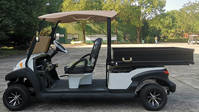 黑色高尔夫球车